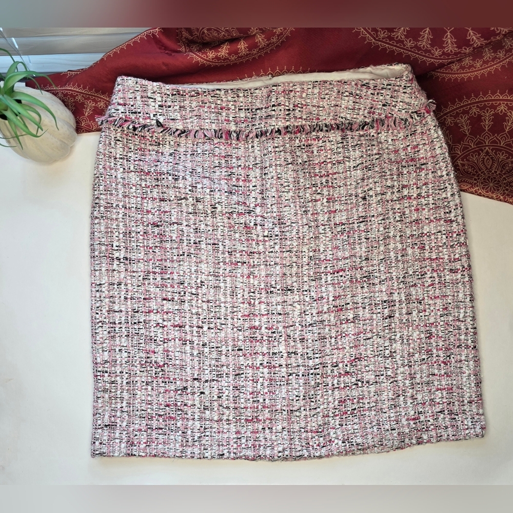White House Black Market Tweed Boot Skirt Sari Pink Size 10 NWT